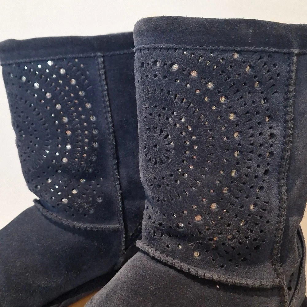 UGG Australia  Classic Short Sunshine Perf Navy Suede Boots Size 7
